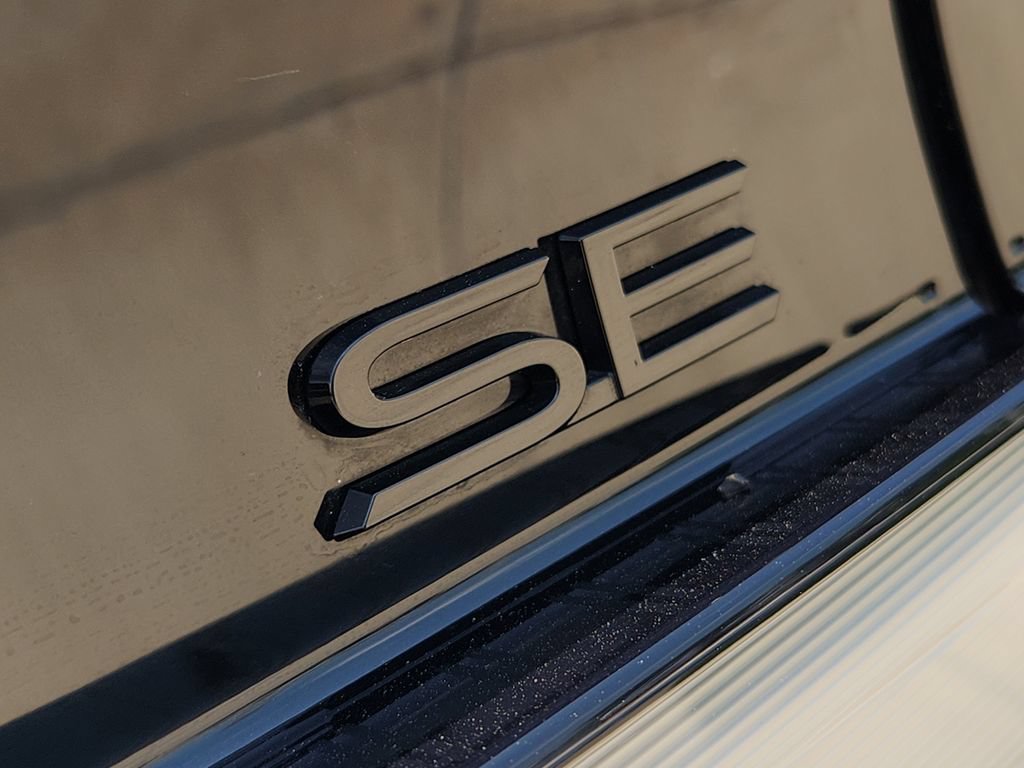 Used 2025 Toyota Prius Plug-In Hybrid FWD image 13