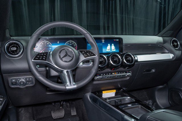 Certified 2026 Mercedes-Benz GLB 250 4MATIC image 18