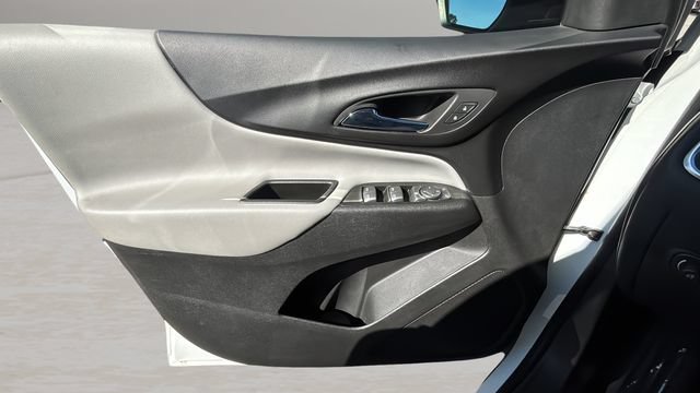 Used 2022 Chevrolet Equinox LS w/ LS Convenience Package FWD image 17