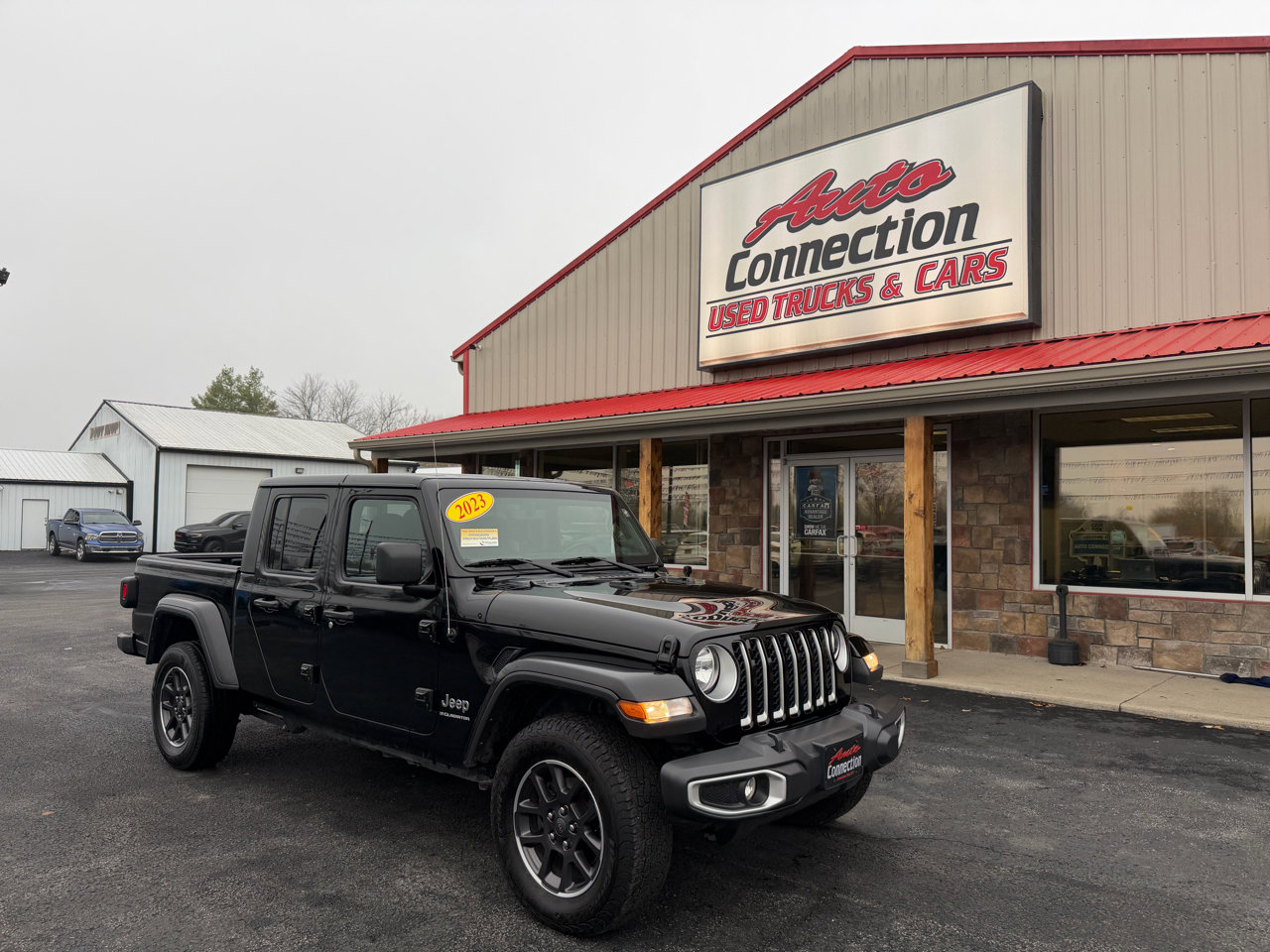 Used 2023 Jeep Gladiator Overland image 2
