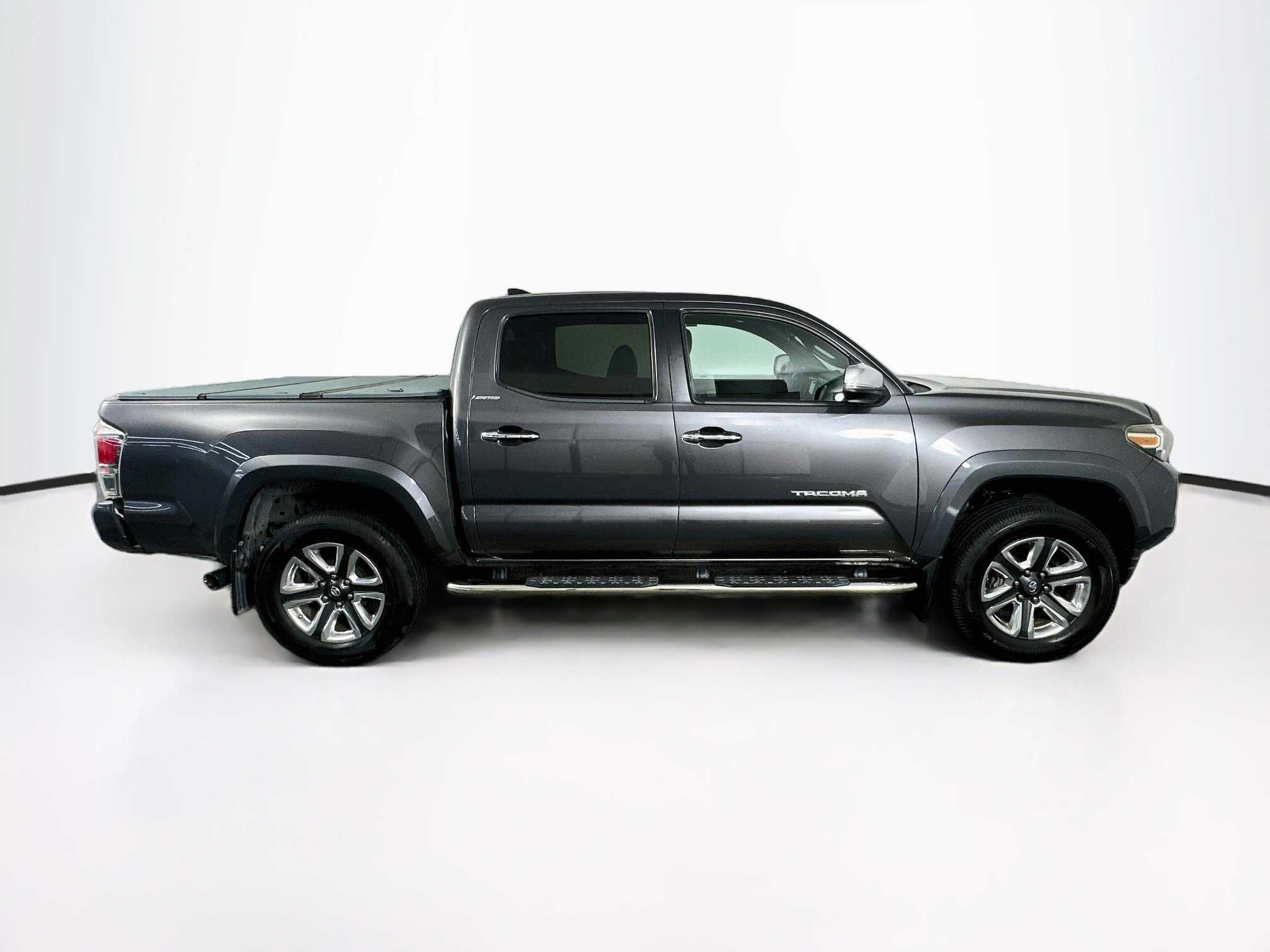 Used 2017 Toyota Tacoma Limited w/ Tow Package AWD/4WD image 10