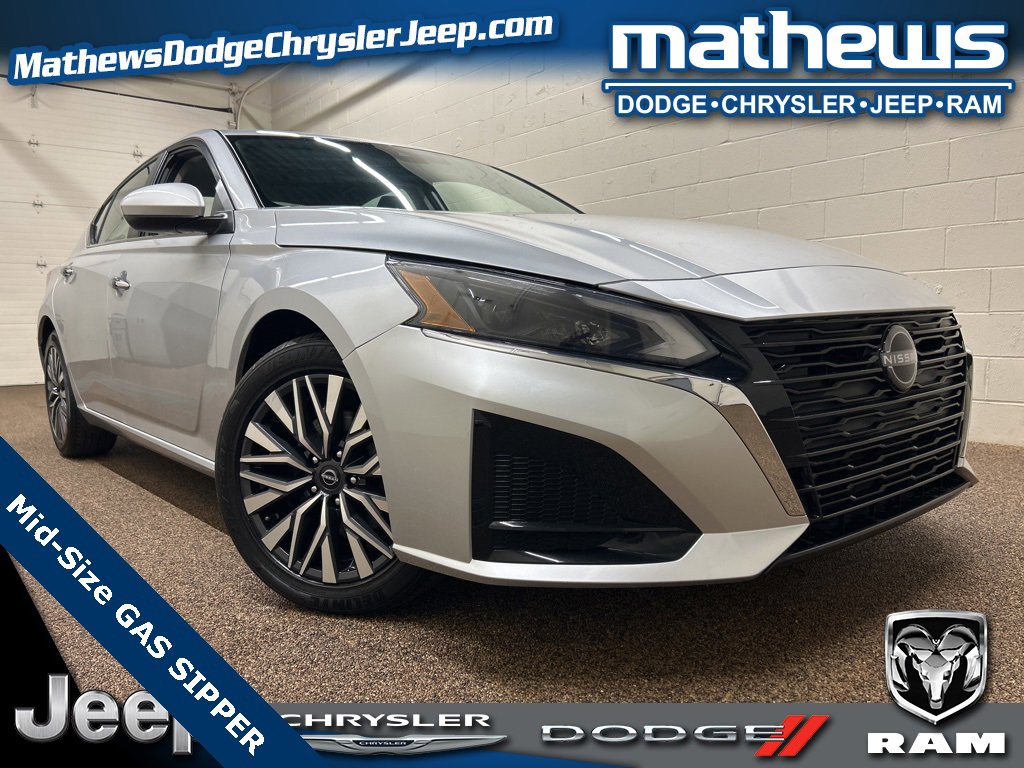 Used 2023 Nissan Altima 2.5 SV