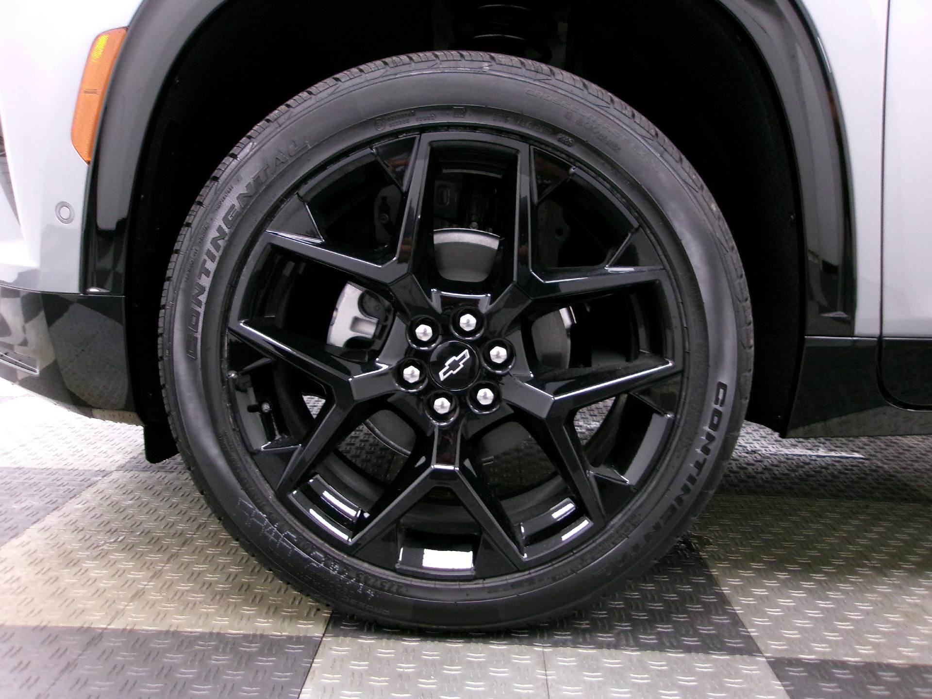 New 2026 Chevrolet Traverse RS w/ LPO, Floor Liner Package FWD image 16