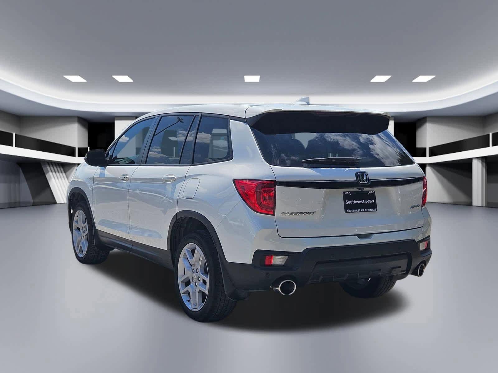 Used 2024 Honda Passport EX-L image 4