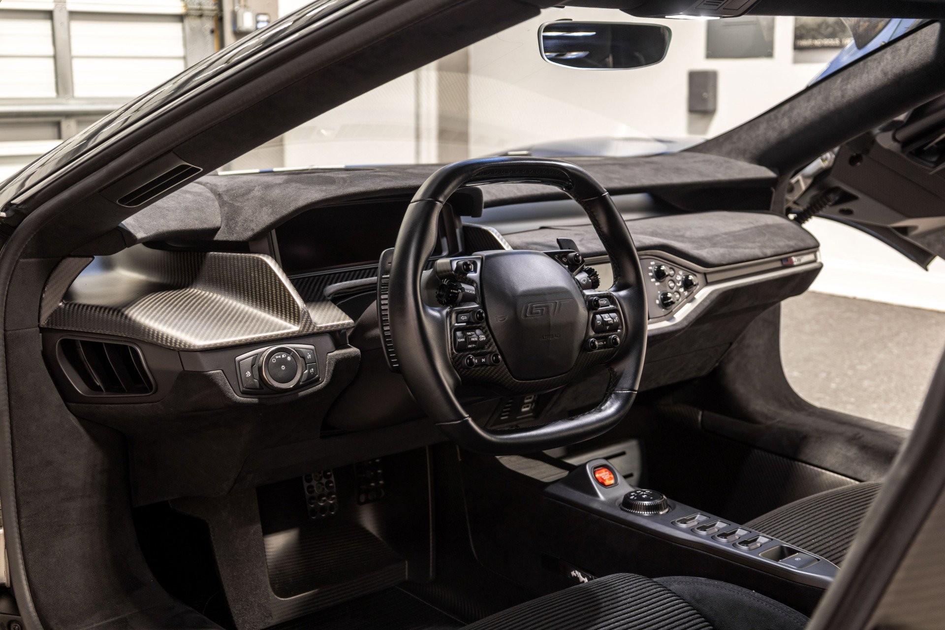 Used 2019 Ford GT image 11