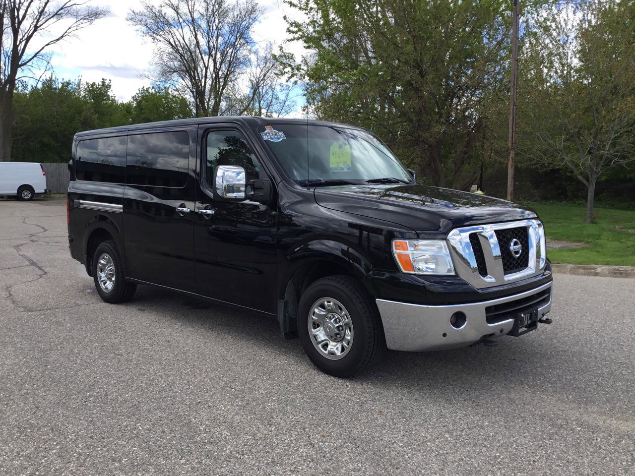 Used 2018 Nissan NV 3500 SL RWD image 3