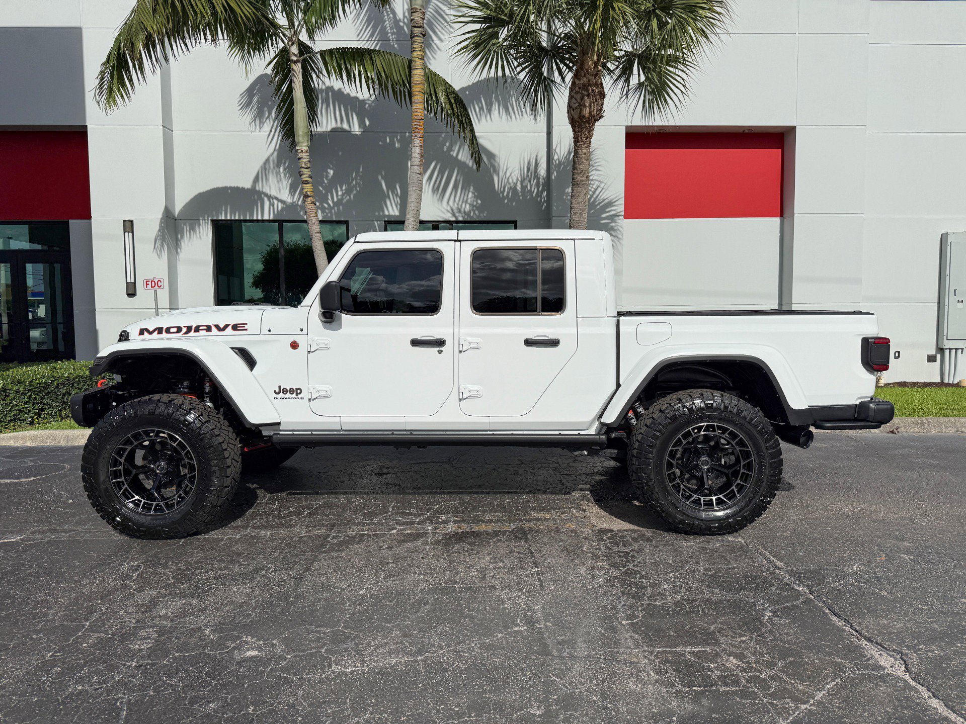 Used 2024 Jeep Gladiator Mojave AWD/4WD image 13