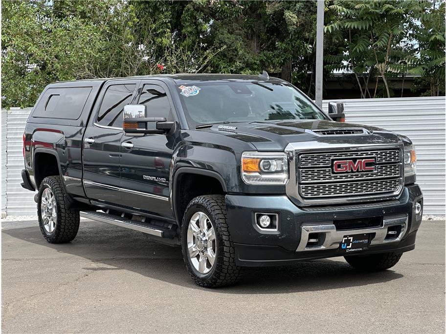 Used 2018 GMC Sierra 2500 Denali w/ Duramax Plus Package AWD/4WD image 8