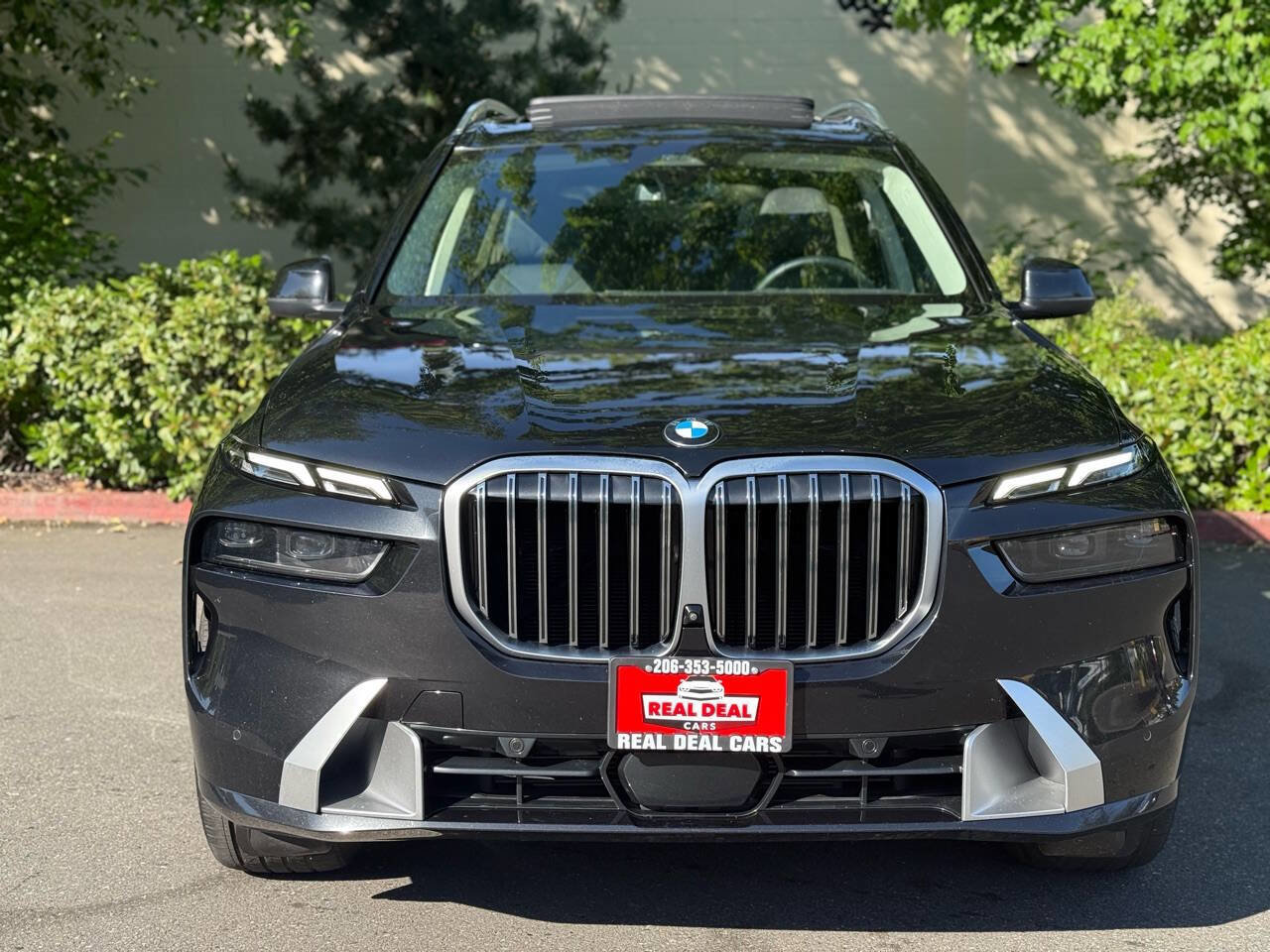 Used 2025 BMW X7 xDrive40i w/ Premium Package image 2