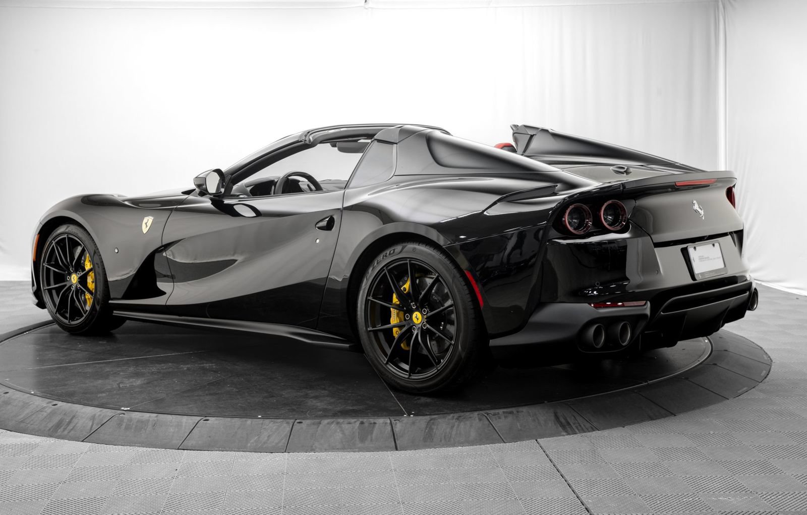 Used 2022 Ferrari 812 GTS RWD image 5