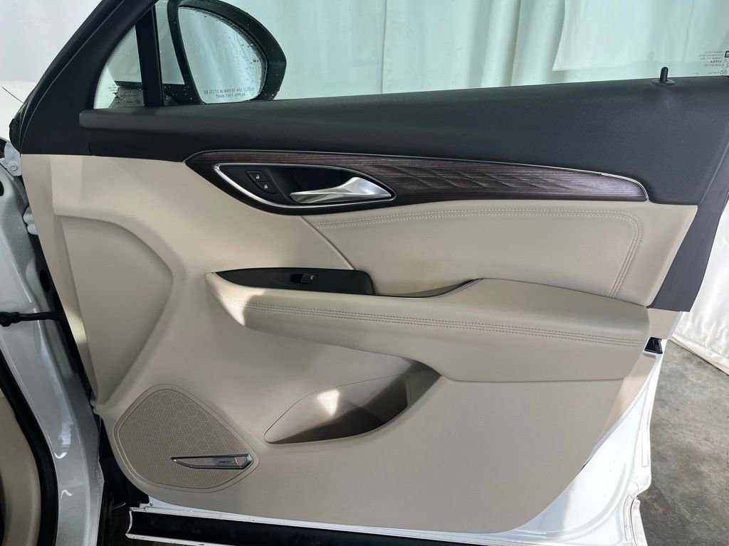 Used 2021 Buick Envision Avenir w/ Technology Package II image 10