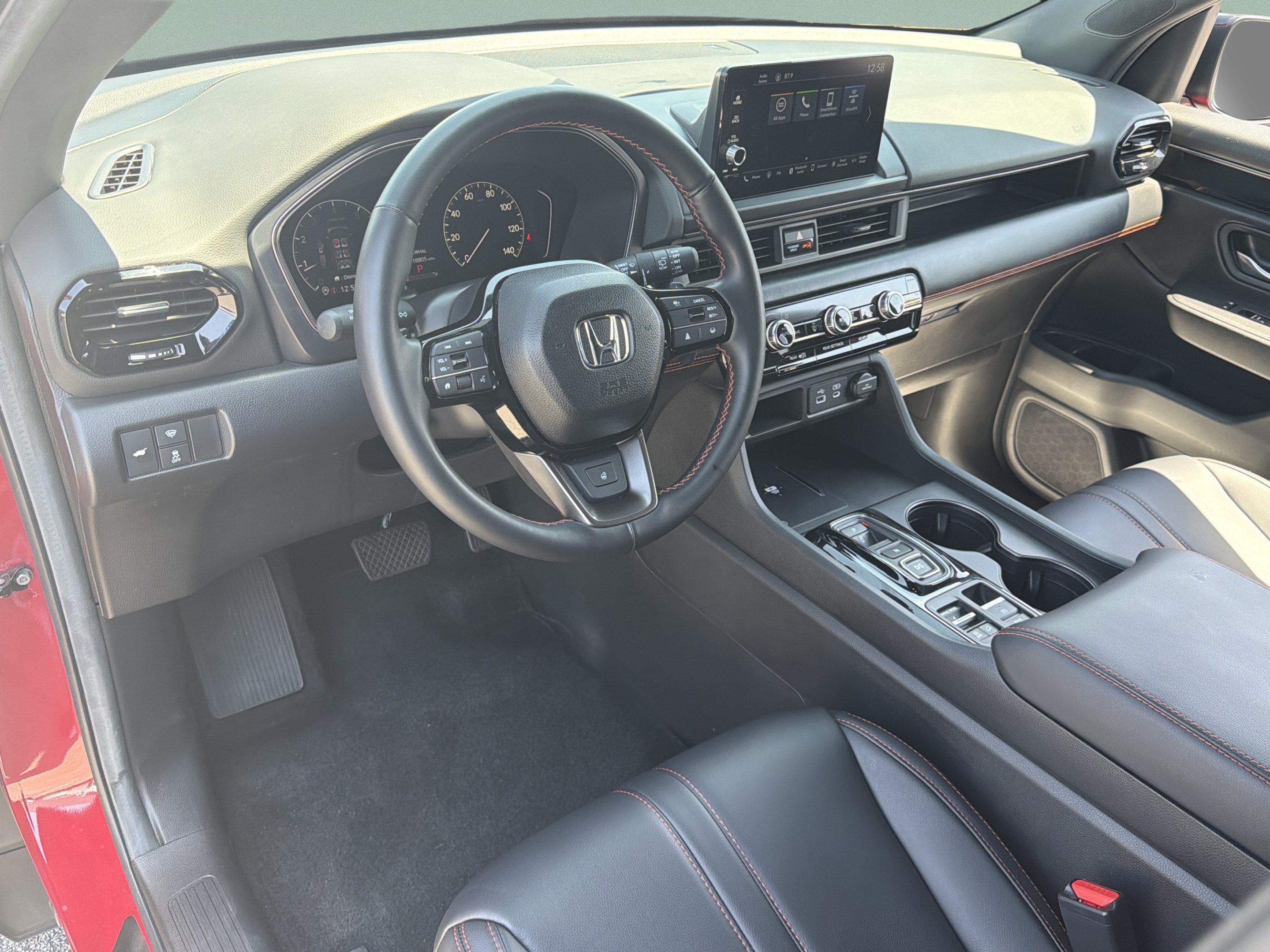 Used 2025 Honda Pilot TrailSport image 9