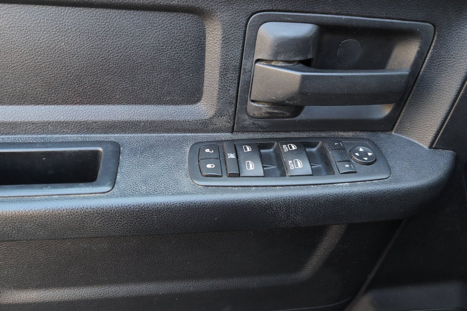 Used 2016 RAM 3500 Tradesman w/ Chrome Appearance Group AWD/4WD image 11
