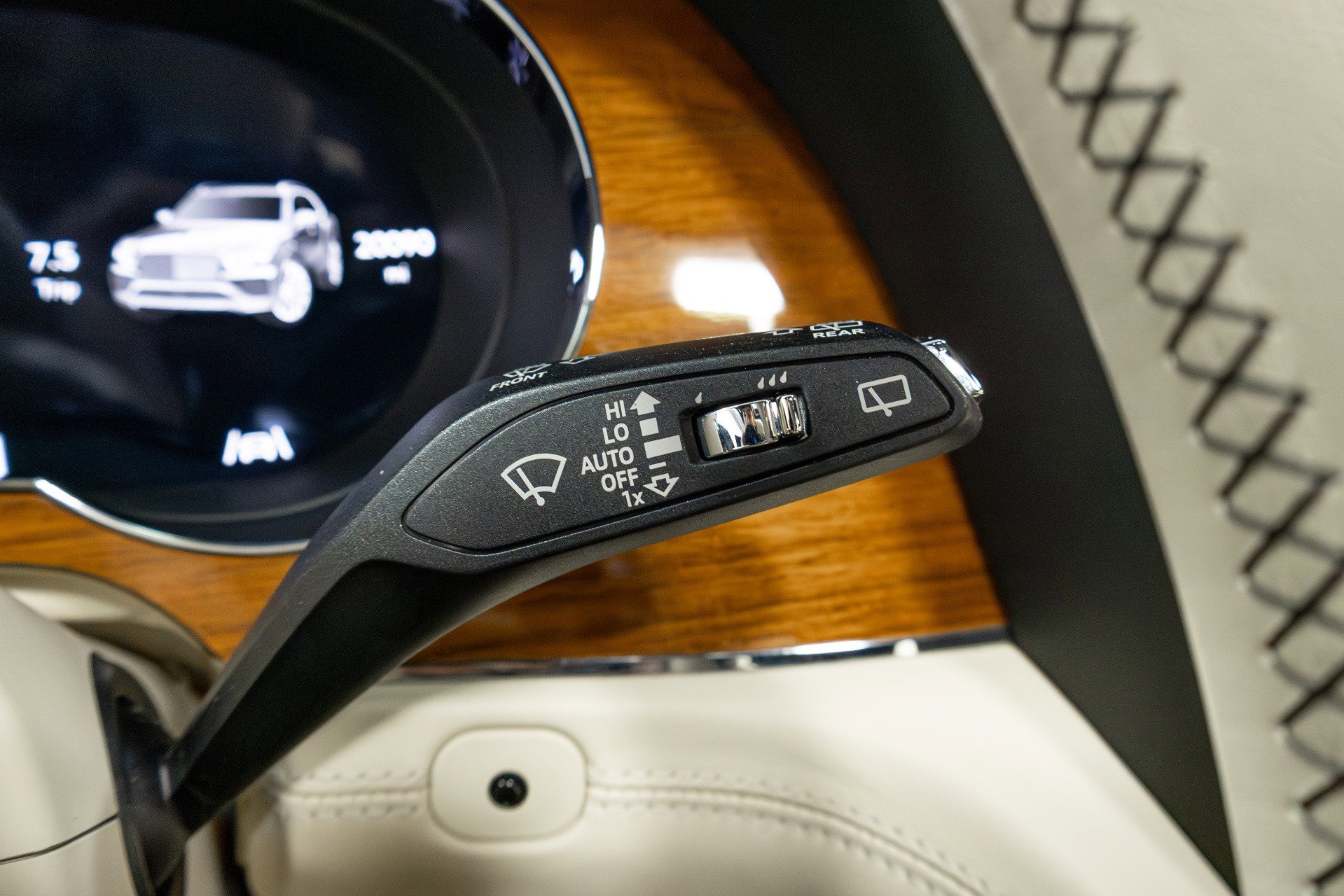 Used 2021 Bentley Bentayga w/ First Edition Specification AWD/4WD image 73