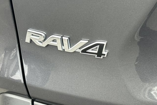 Used 2025 Toyota RAV4 XLE FWD image 32