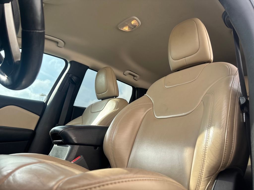 Used 2016 Jeep Cherokee Limited image 10