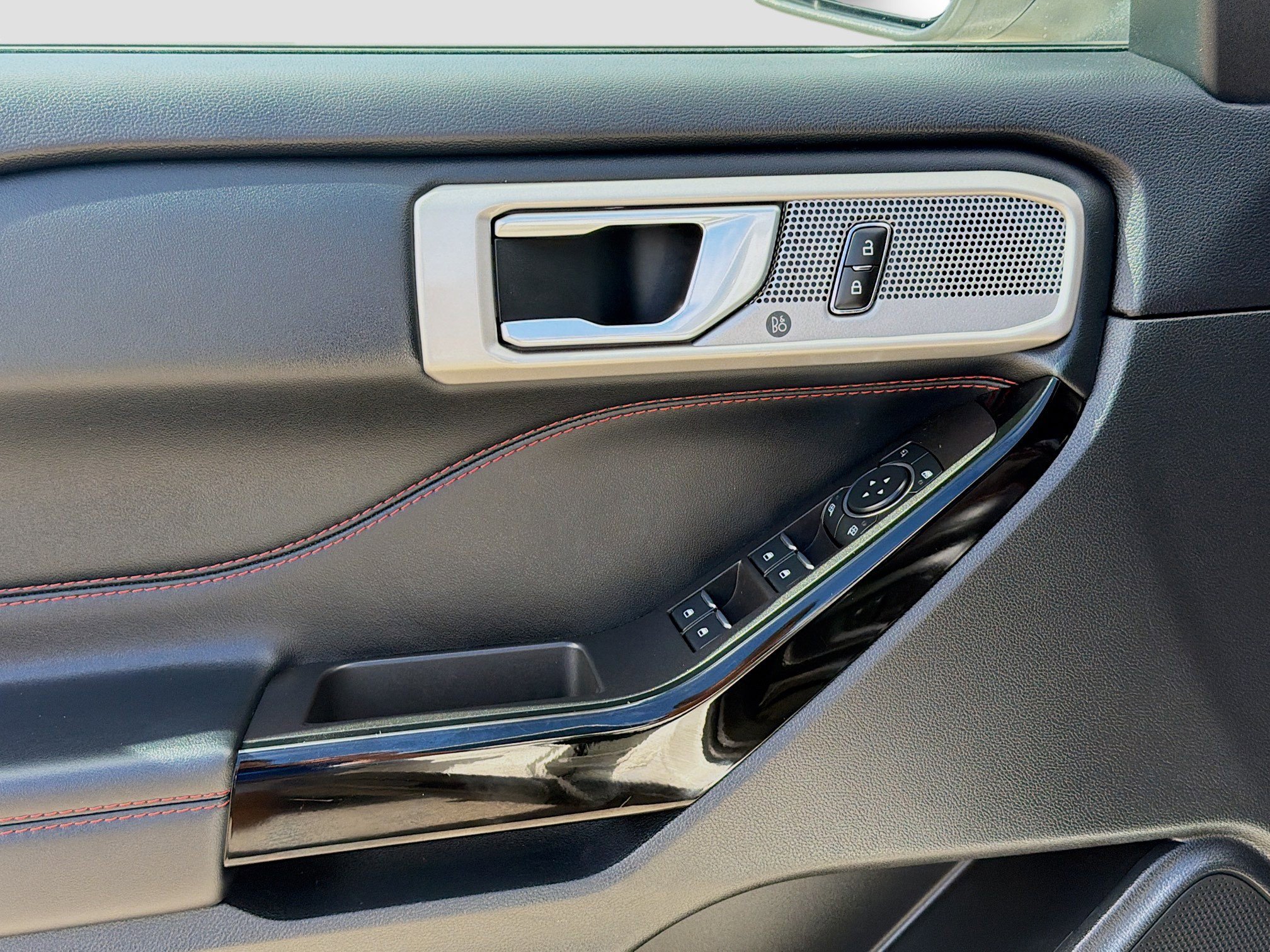 Used 2023 Ford Explorer ST-Line w/ Class IV Trailer Tow Package image 17