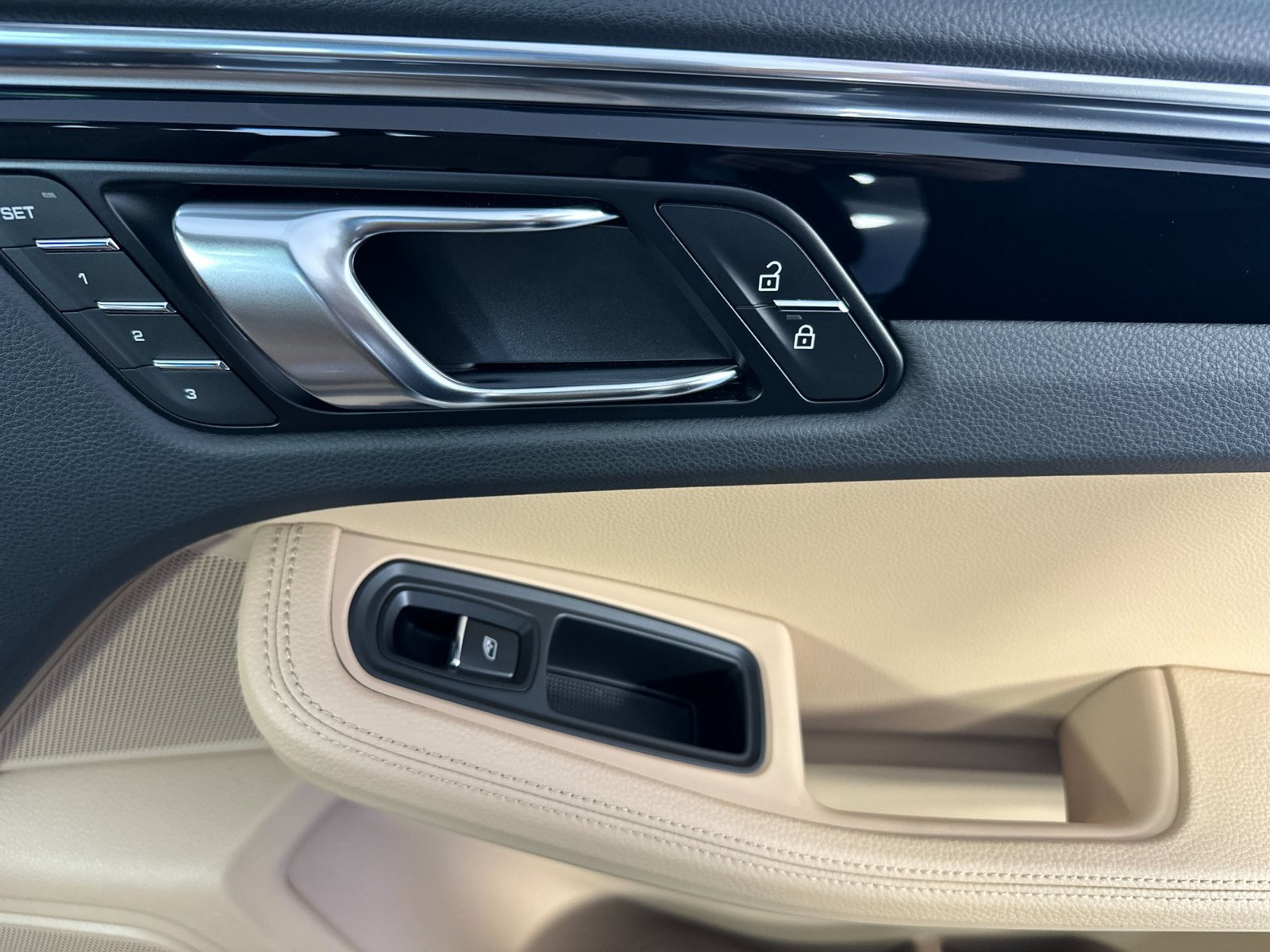Certified 2026 Porsche Macan AWD/4WD image 20