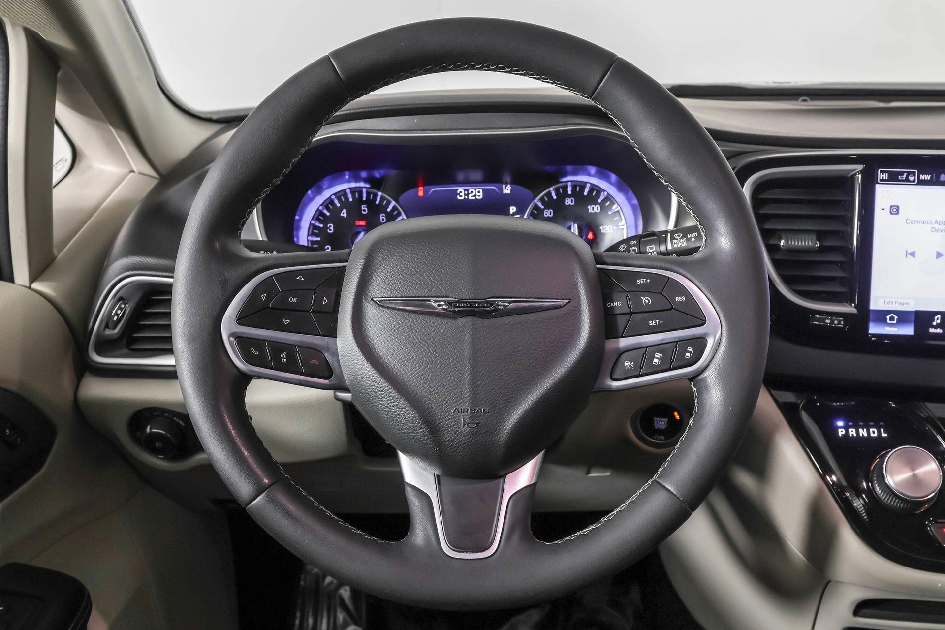 Used 2022 Chrysler Pacifica Touring-L image 26