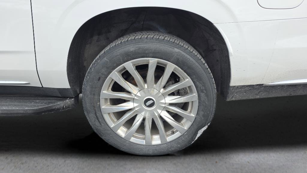 Used 2022 Cadillac Escalade ESV Premium Luxury image 15