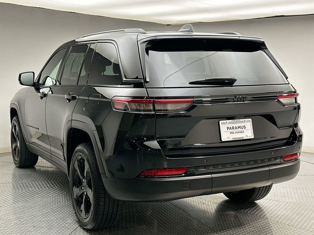 Used 2023 Jeep Grand Cherokee Altitude image 11