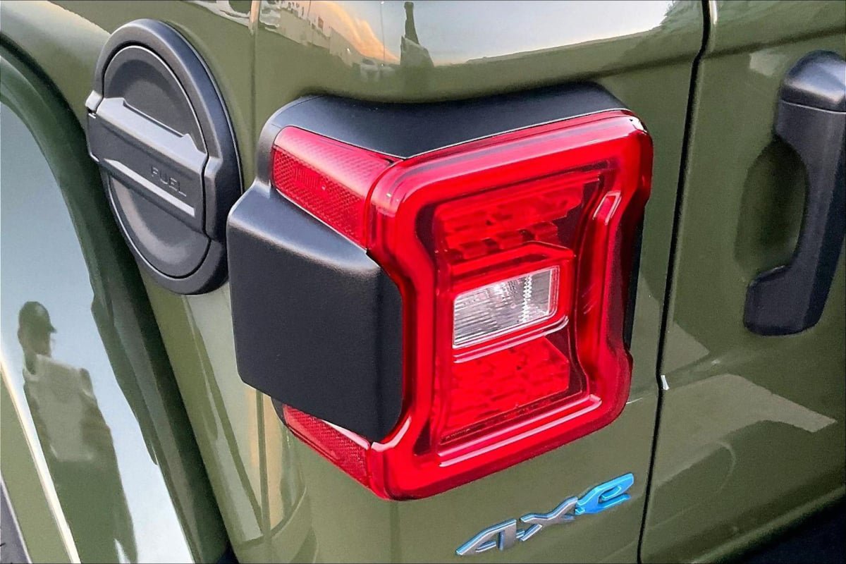Used 2023 Jeep Wrangler Unlimited Rubicon 4xe AWD/4WD image 26