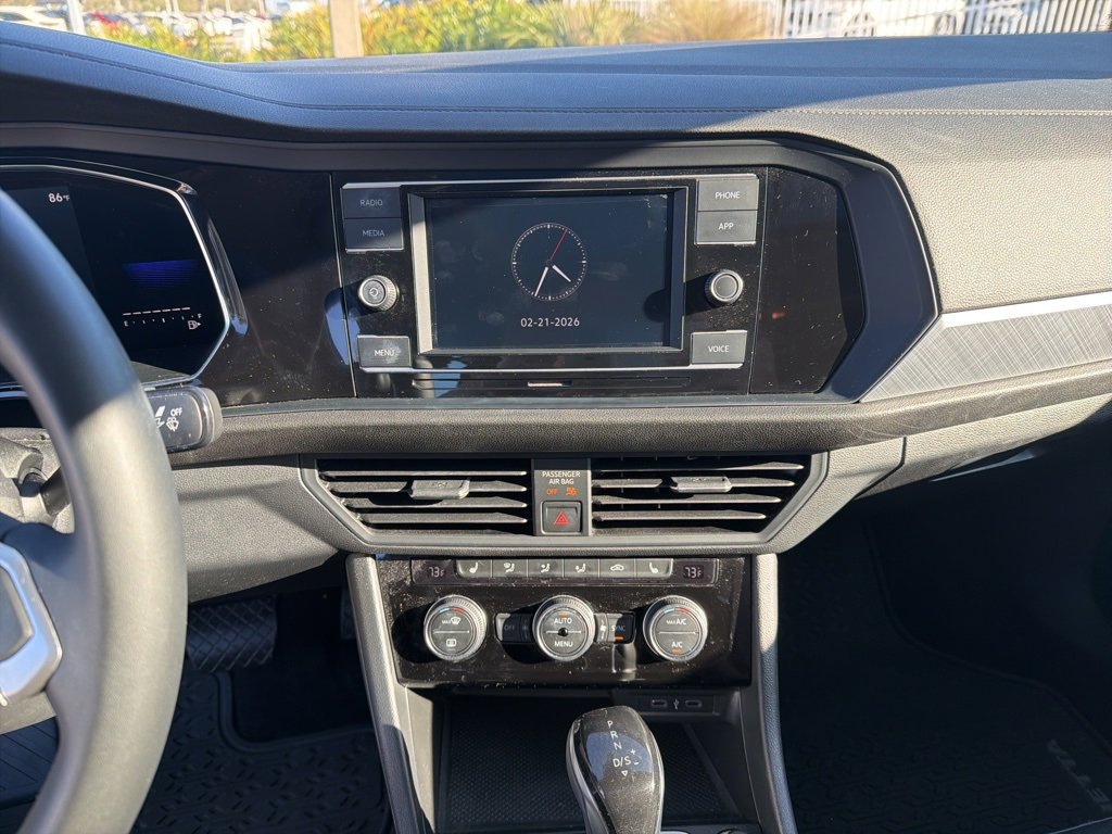 Used 2023 Volkswagen Jetta SE image 23