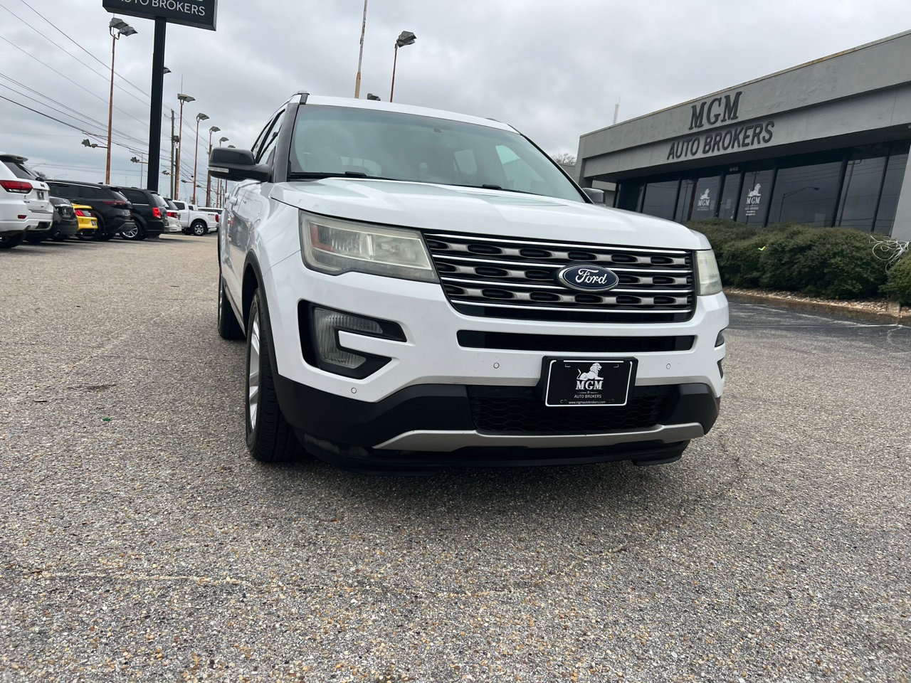 Used 2016 Ford Explorer XLT w/ Equipment Group 202A image 2