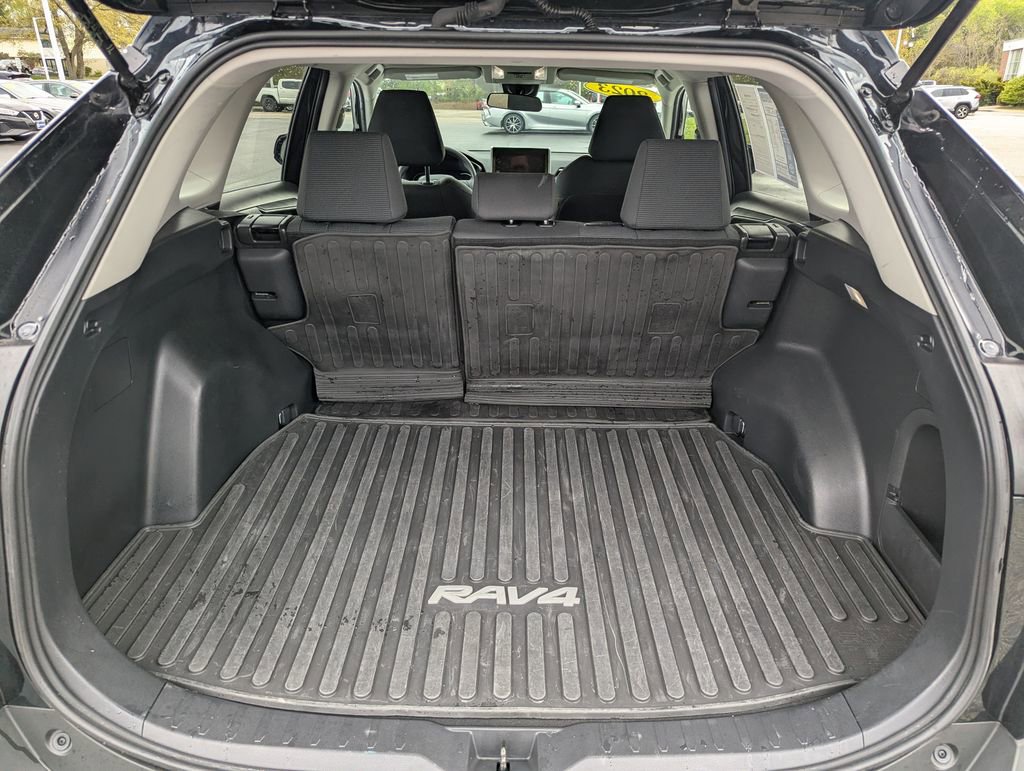 Used 2023 Toyota RAV4 LE AWD/4WD image 13