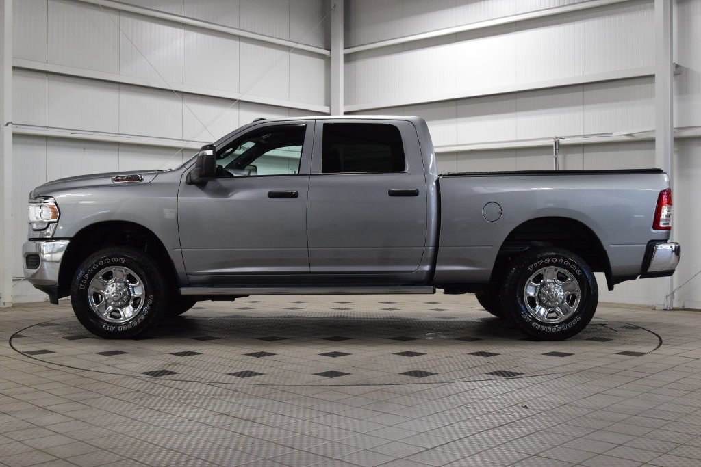 Used 2024 RAM 2500 Tradesman w/ Chrome Appearance Group AWD/4WD image 4