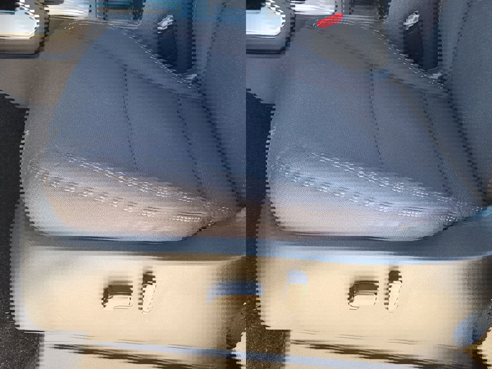 Used 2023 Nissan Frontier SV w/ Technology Package image 34