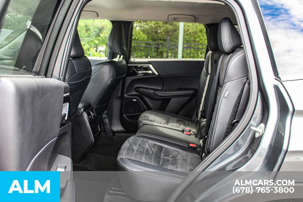 Used 2025 Mitsubishi Outlander SE FWD image 18