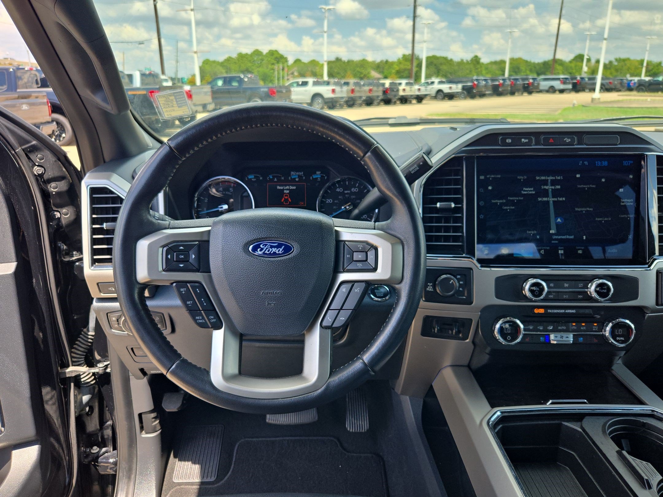 Used 2022 Ford F250 Lariat w/ Lariat Ultimate Package AWD/4WD image 29