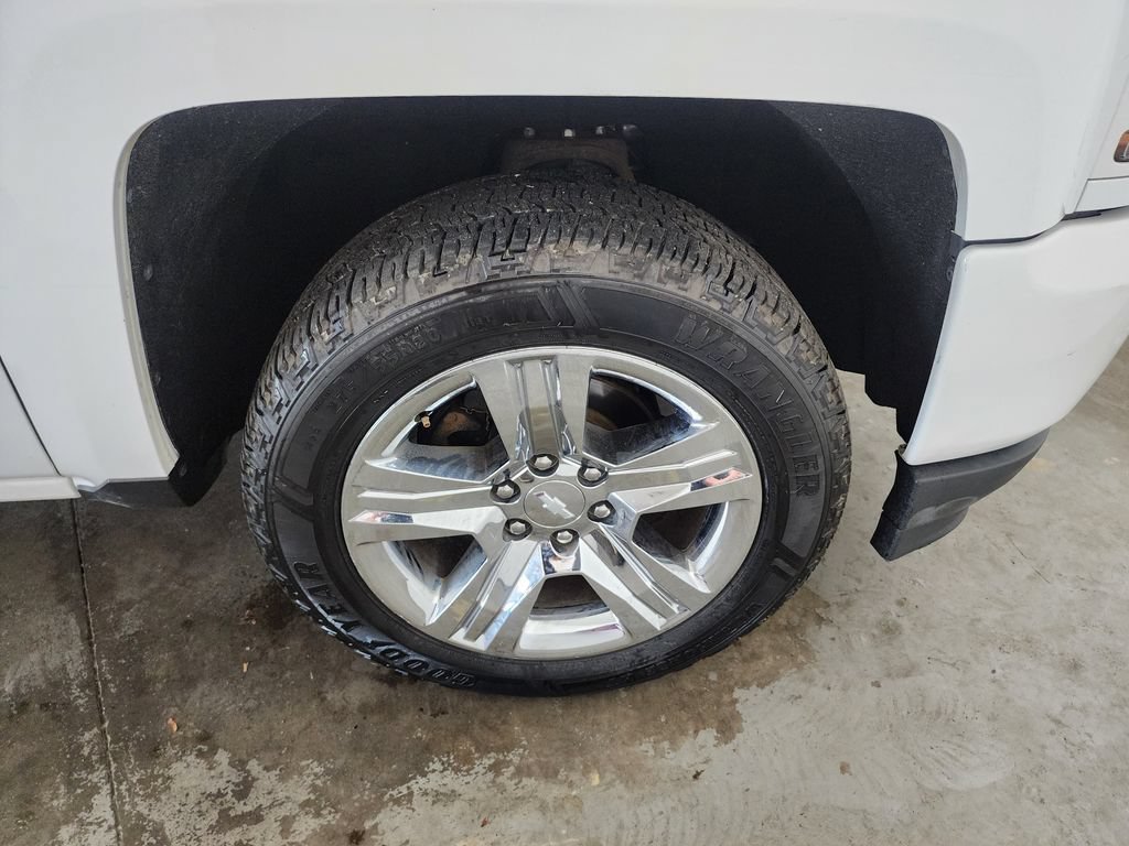 Used 2018 Chevrolet Silverado 1500 Custom w/ Custom Value Package AWD/4WD image 38
