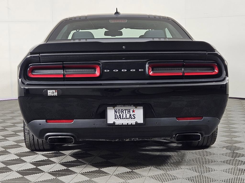 Used 2016 Dodge Challenger R/T RWD image 4
