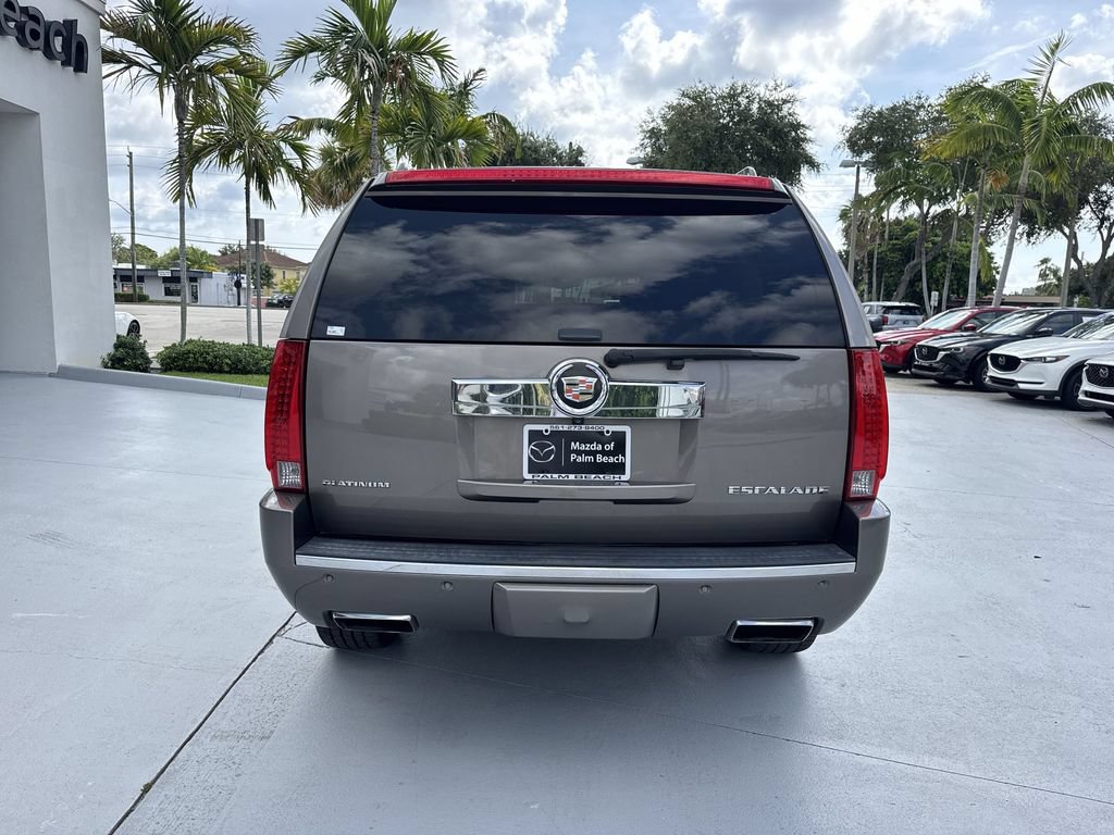 Used 2013 Cadillac Escalade Platinum RWD image 2