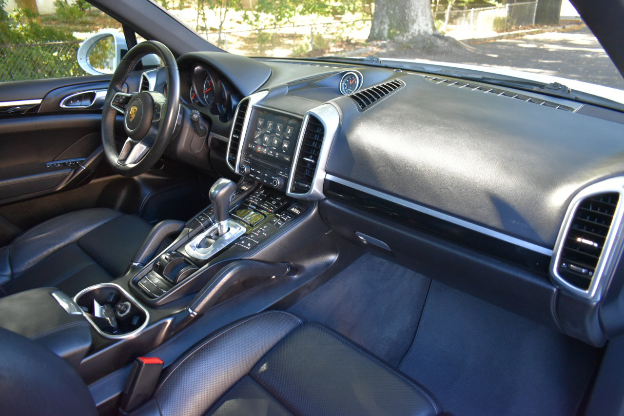 Used 2018 Porsche Cayenne Platinum Edition image 13