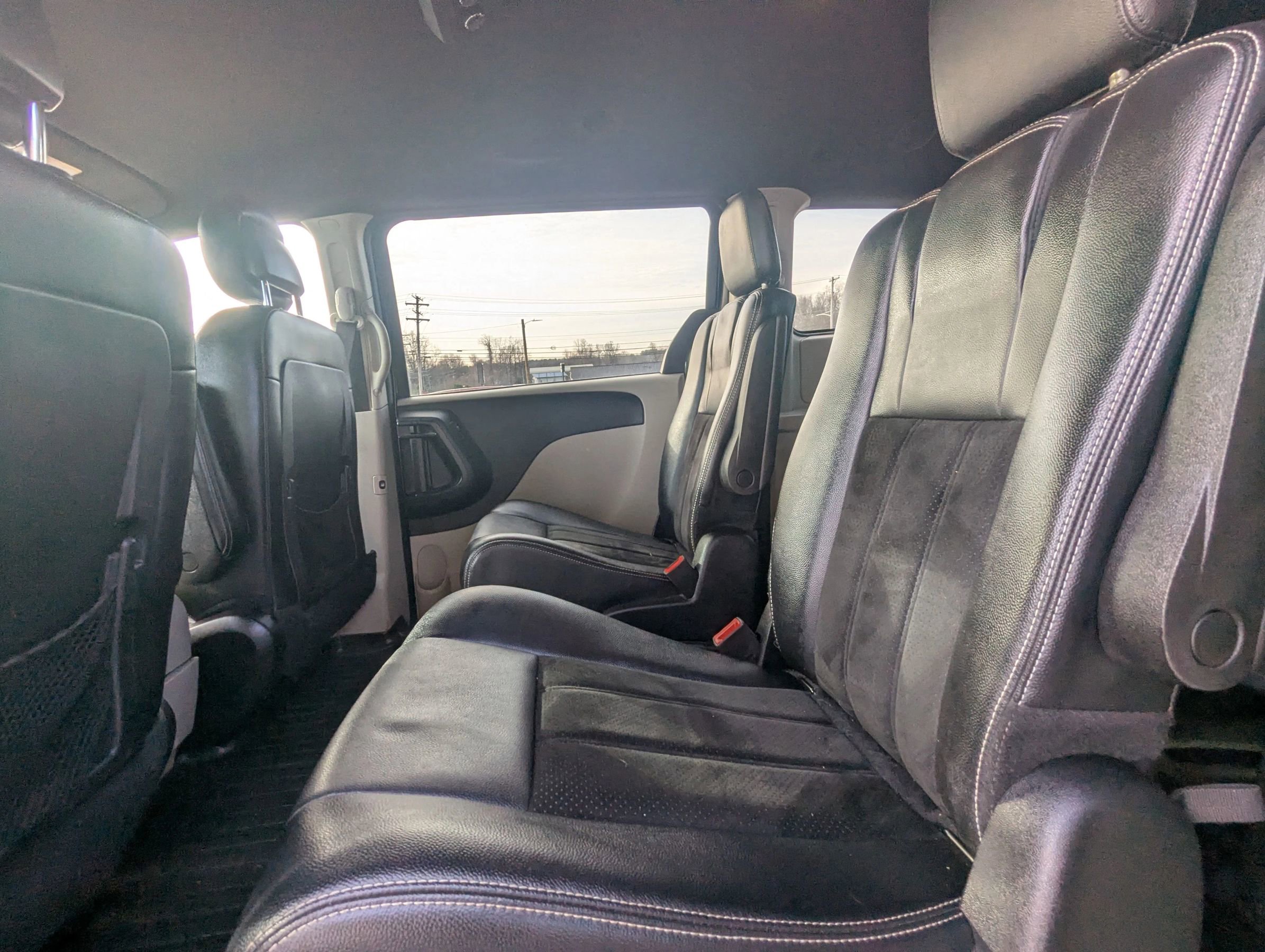 Used 2017 Dodge Grand Caravan SXT image 11