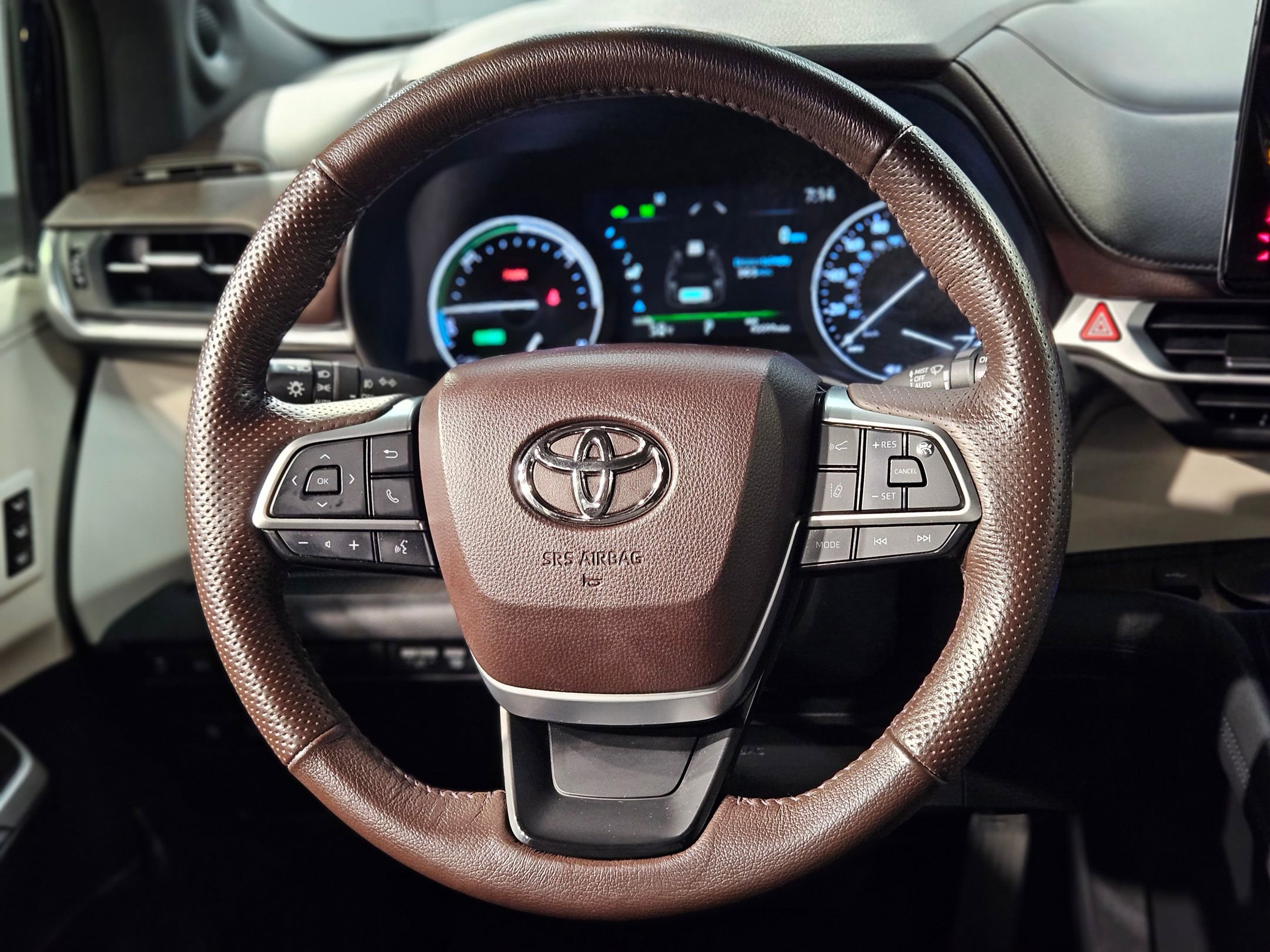 Used 2023 Toyota Sienna Platinum image 27