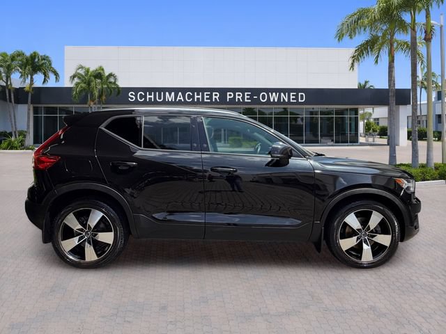 Used 2020 Volvo XC40 T4 Momentum FWD image 8
