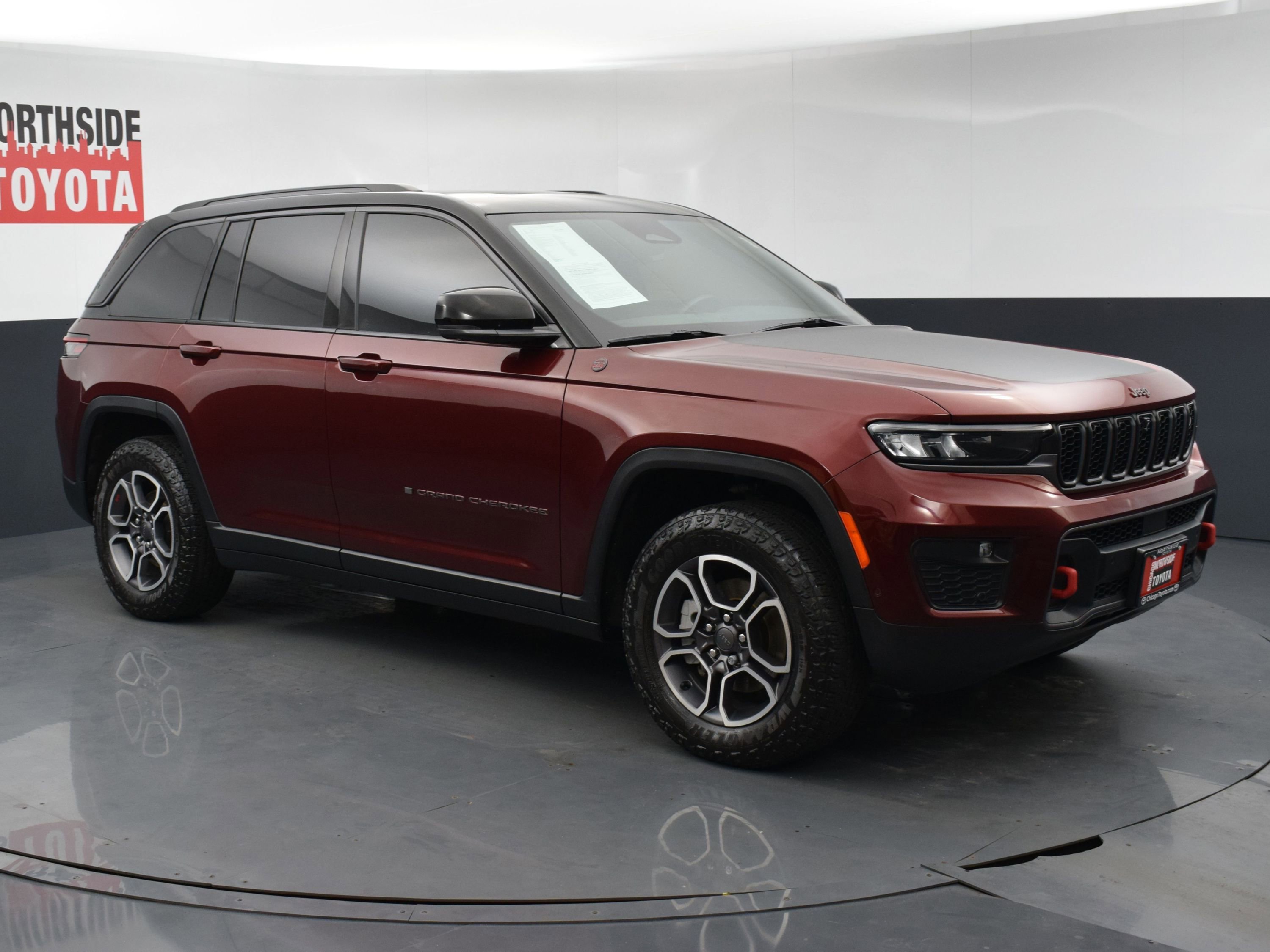 Used 2022 Jeep Grand Cherokee Trailhawk w/ ADV Protech Group II AWD/4WD image 6