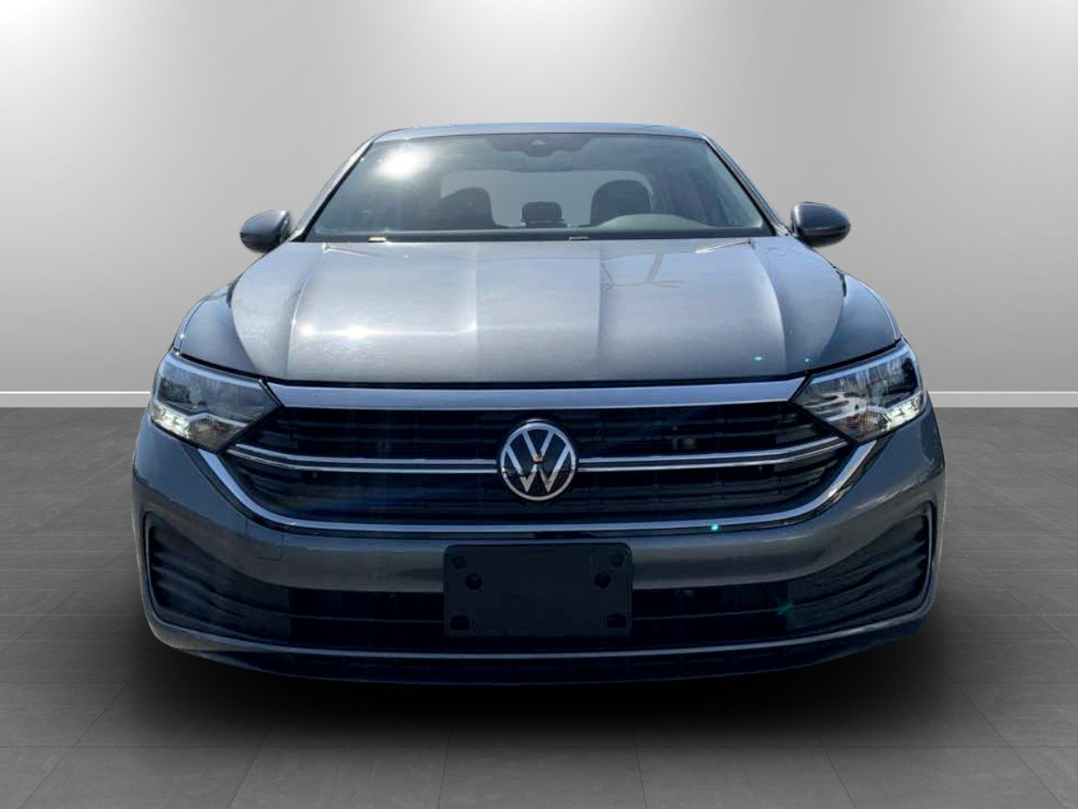Used 2024 Volkswagen Jetta SE FWD image 2