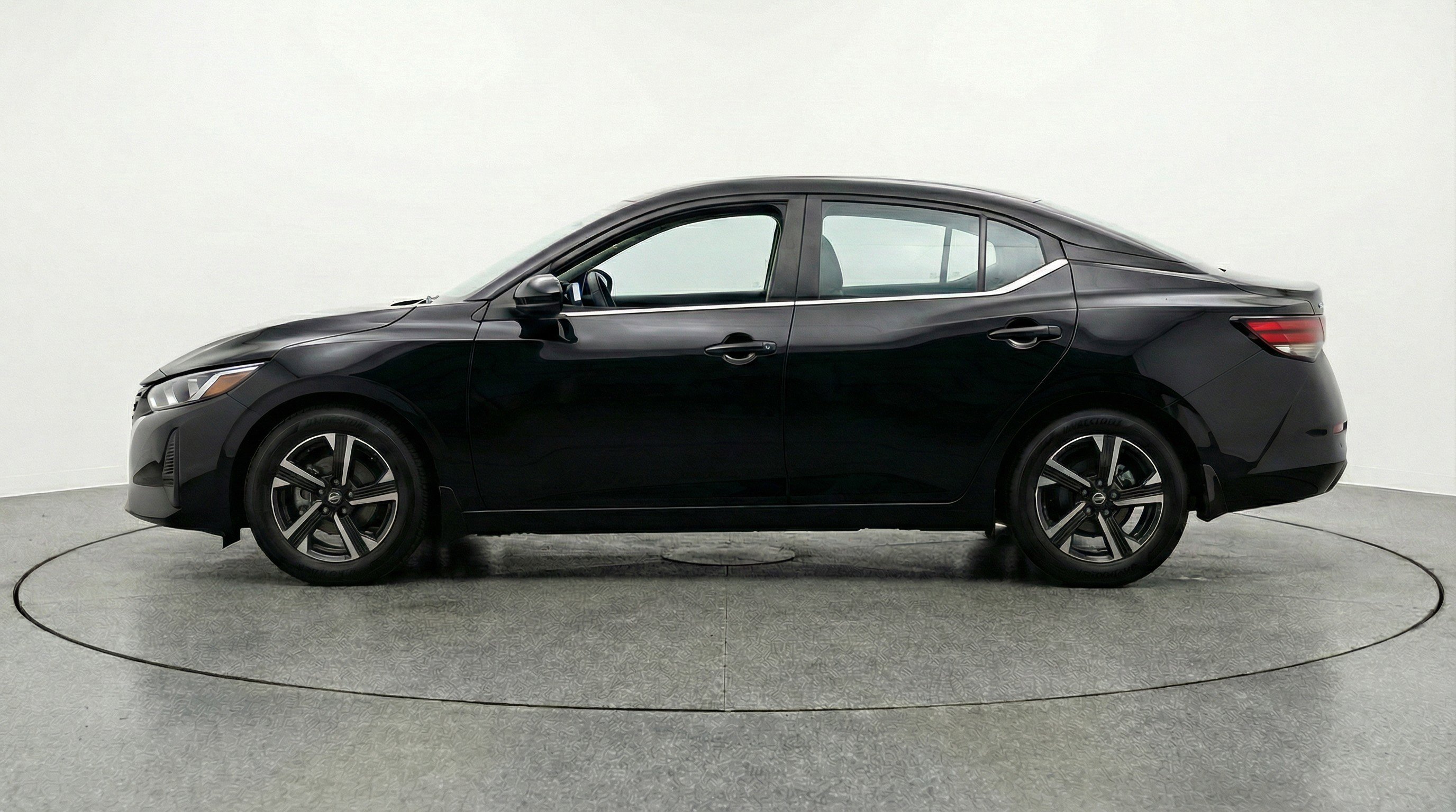 Used 2025 Nissan Sentra SV image 5