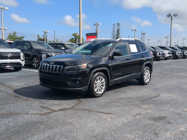 Used 2019 Jeep Cherokee Latitude w/ Popular Appearance Group FWD image 1