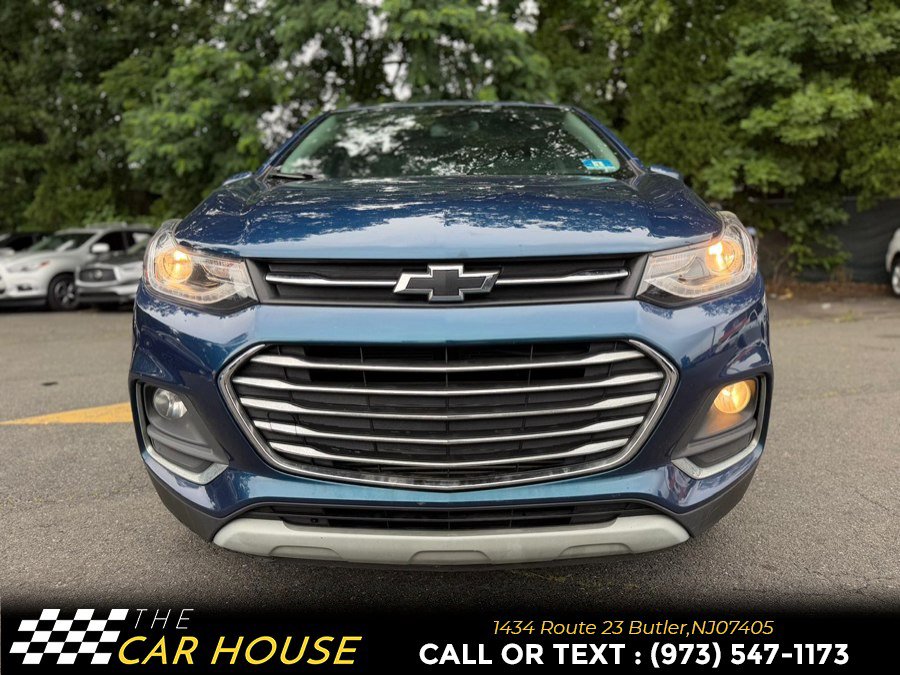 Used 2020 Chevrolet Trax LT w/ Driver Confidence Package AWD/4WD image 3