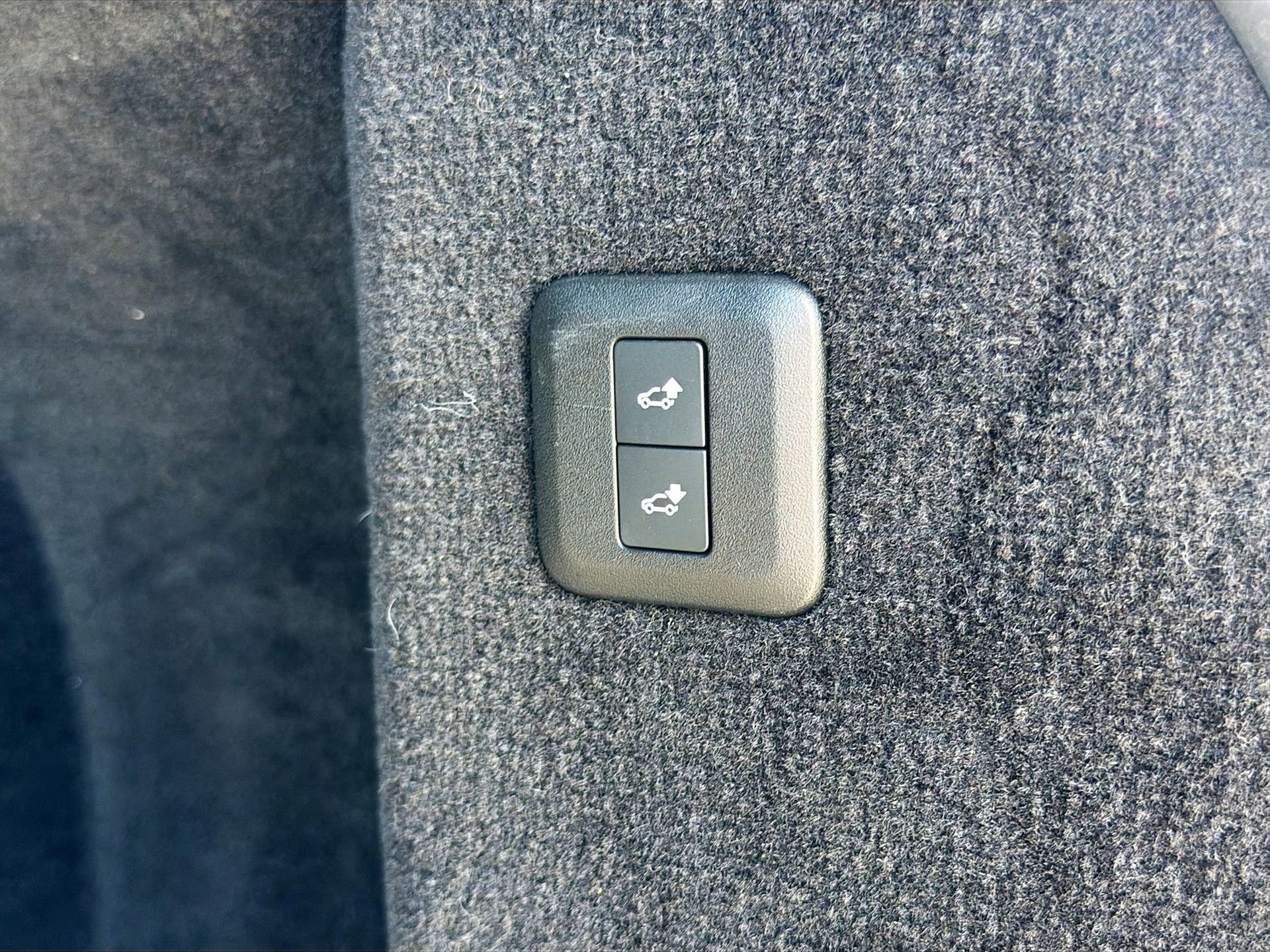 Used 2020 Land Rover Range Rover Sport SVR image 46