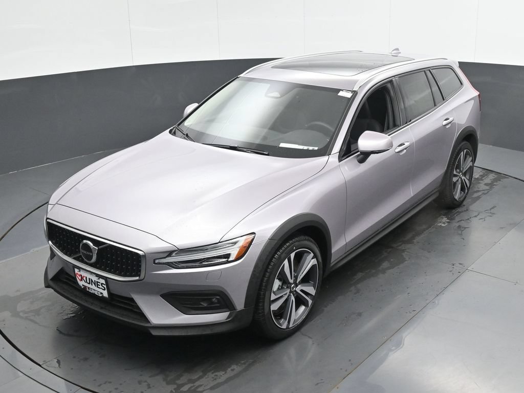 New 2026 Volvo V60 B5 Cross Country Plus w/ Climate Package AWD/4WD image 34