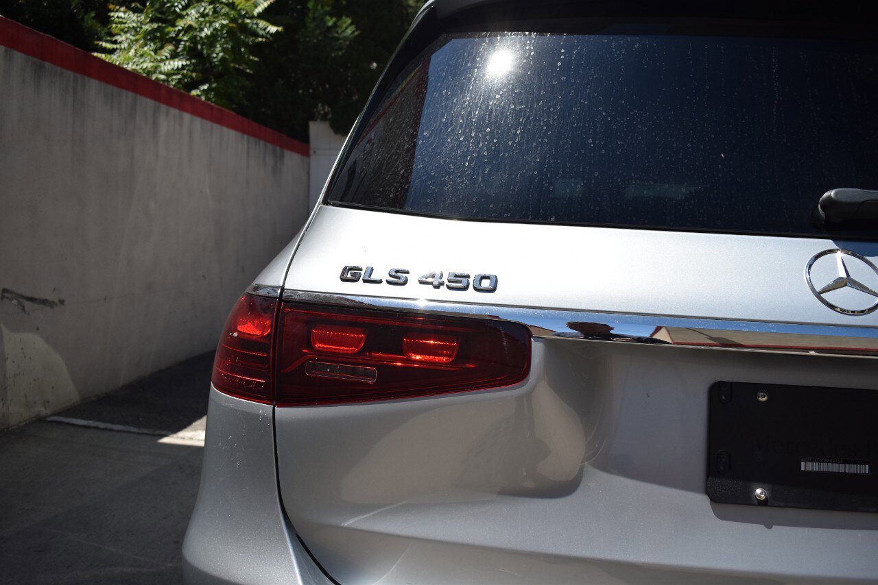Used 2025 Mercedes-Benz GLS 450 4MATIC w/ AMG Line Exterior image 40
