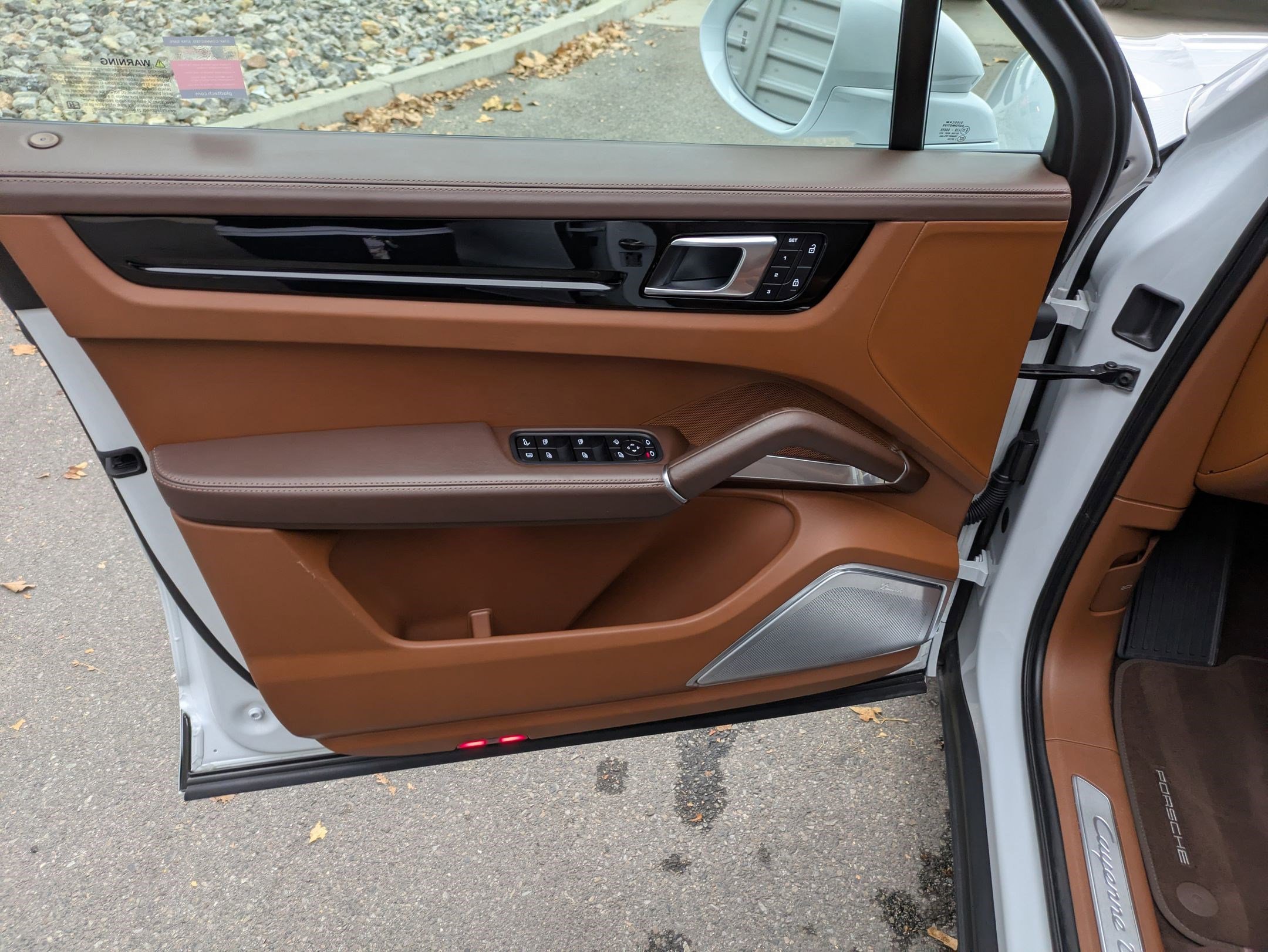 Used 2023 Porsche Cayenne Turbo S image 12