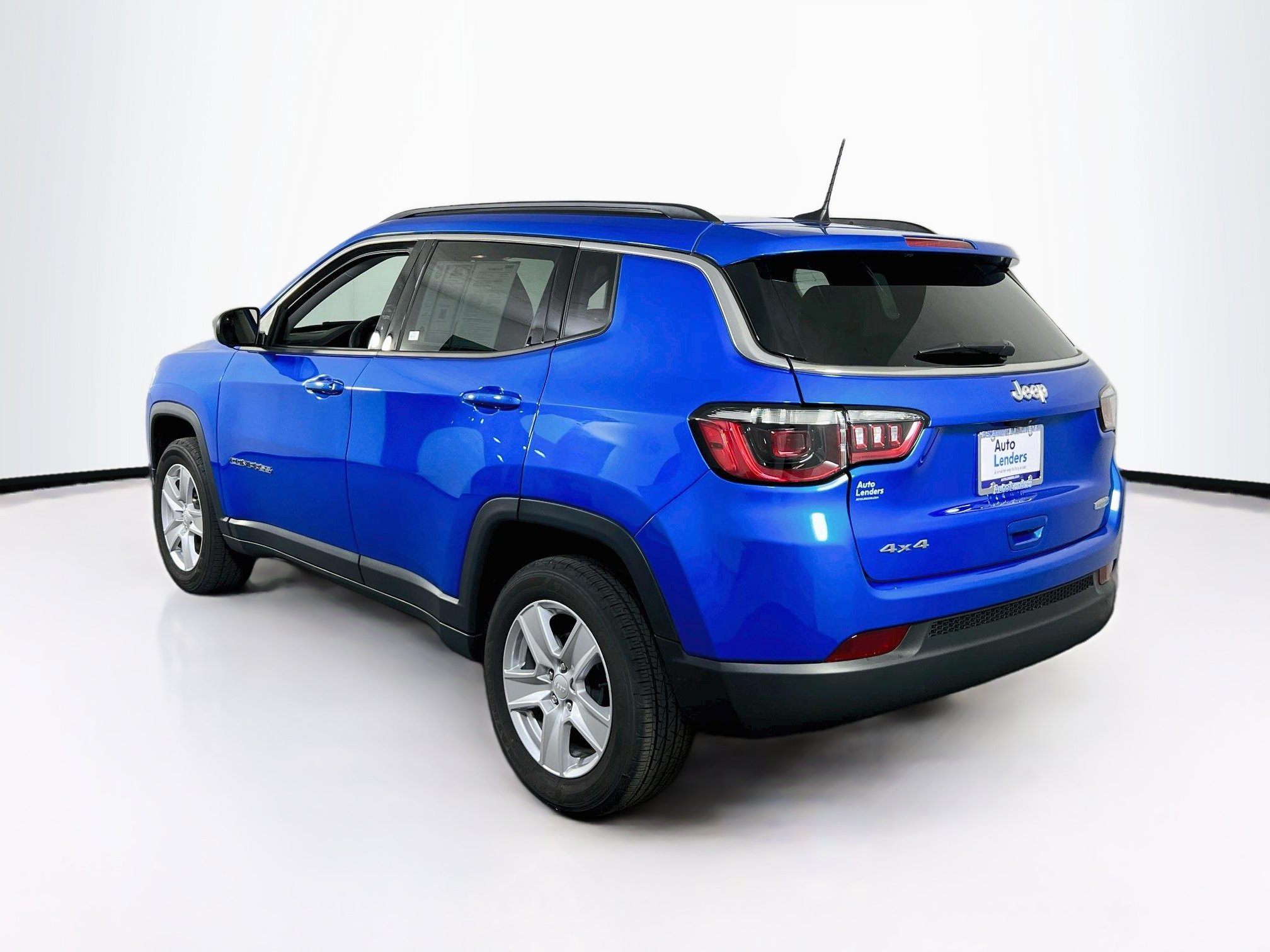Used 2022 Jeep Compass Latitude w/ Sun and Sound Group AWD/4WD image 7